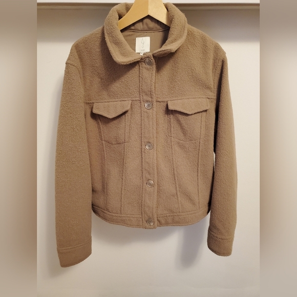 Joie Cropped Shacket. Tan / light brown. Size XL. Cozy. Jacket. Fall. - Picture 1 of 11